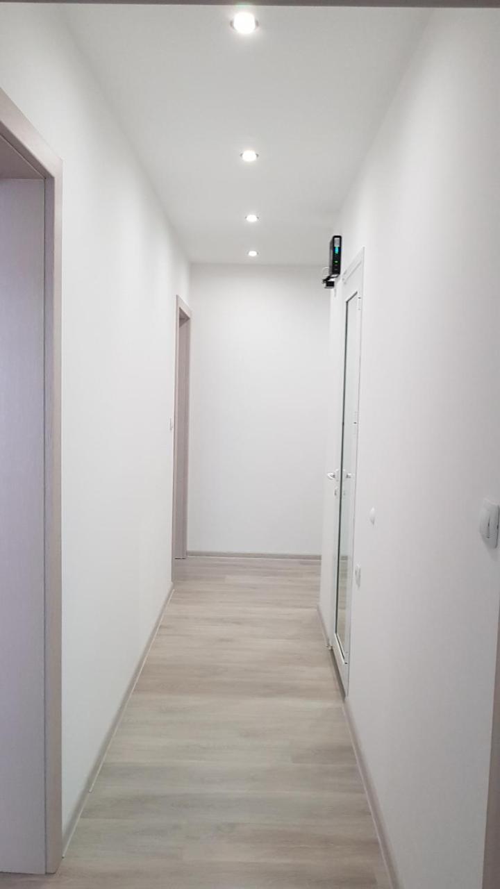 Д И В 2 - D & V 2 Apartment 산단스키 외부 사진