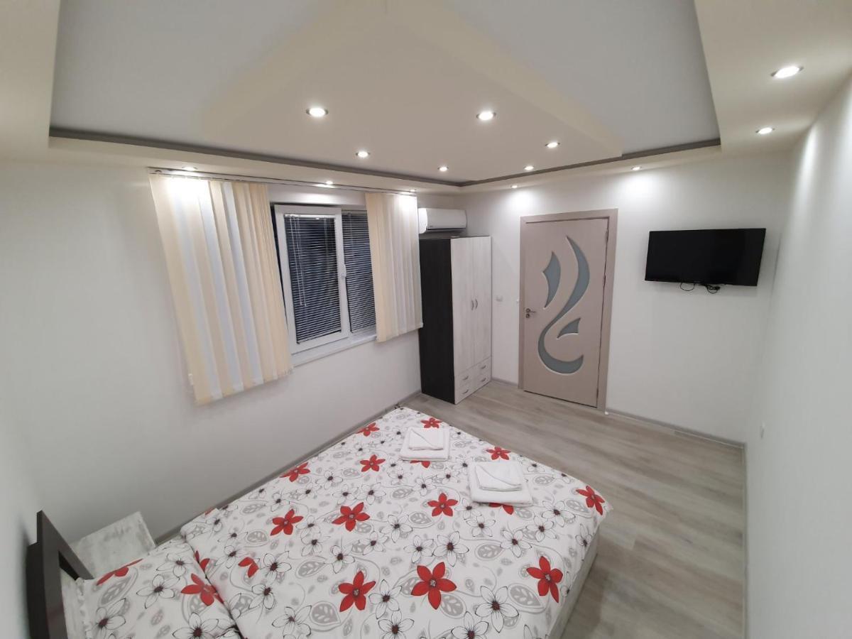 Д И В 2 - D & V 2 Apartment 산단스키 외부 사진