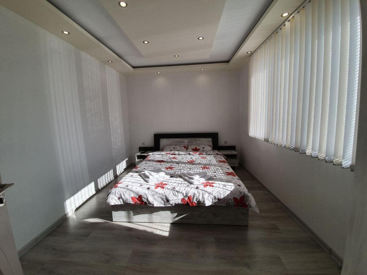 Д И В 2 - D & V 2 Apartment 산단스키 외부 사진